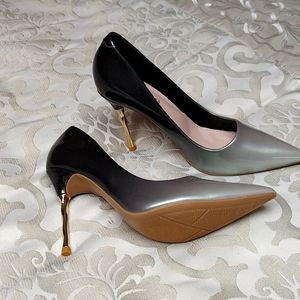 Beautiful high heeled green shoes with gold heels 3 in